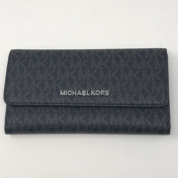Michael Kors Handbags - NWT Michael Kors Jet Set travel wallet